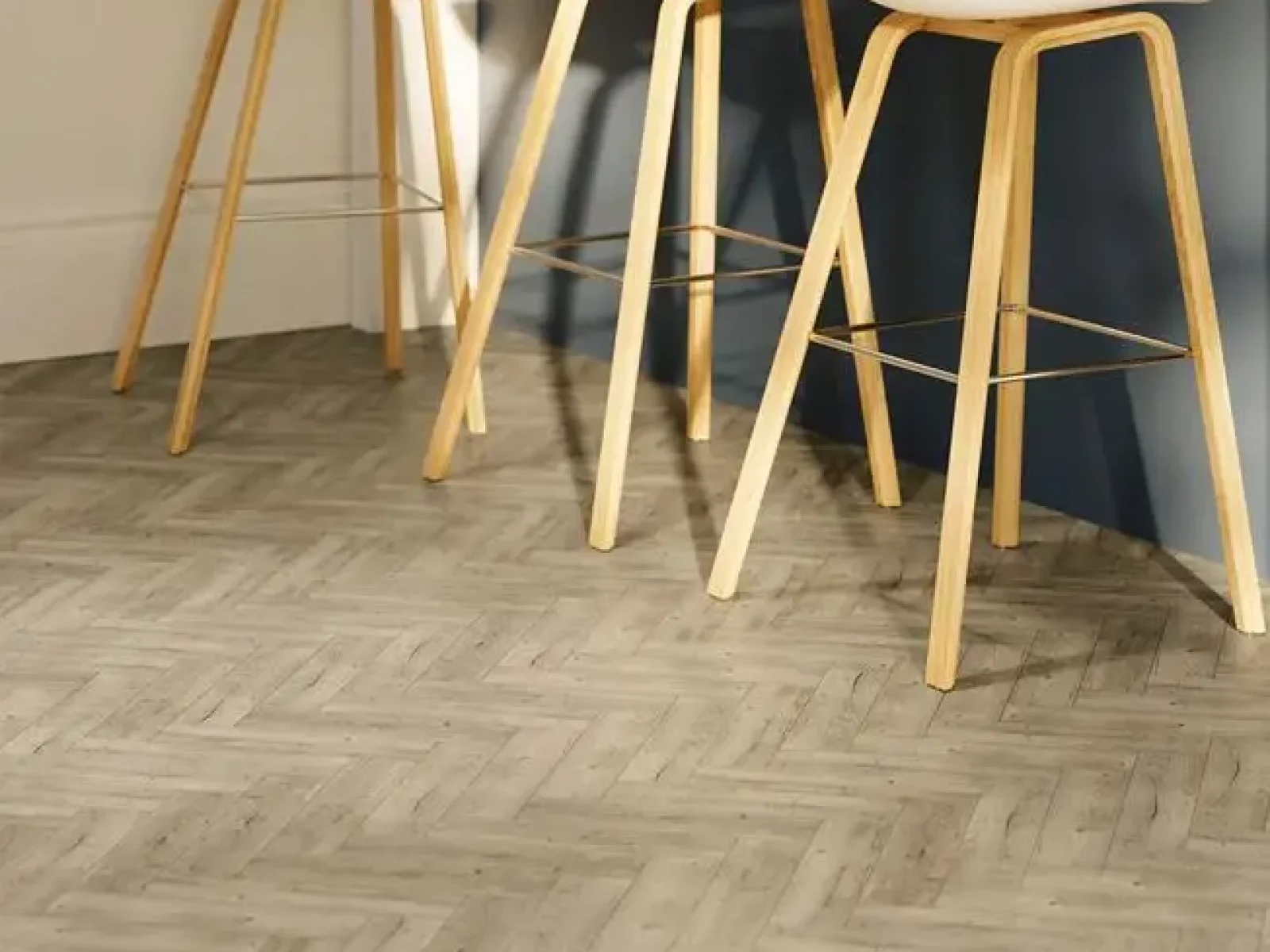 231110-FLS-LIM1-SG-KITCHEN-DISTRESSED-GREY-HERO1-PARQUET