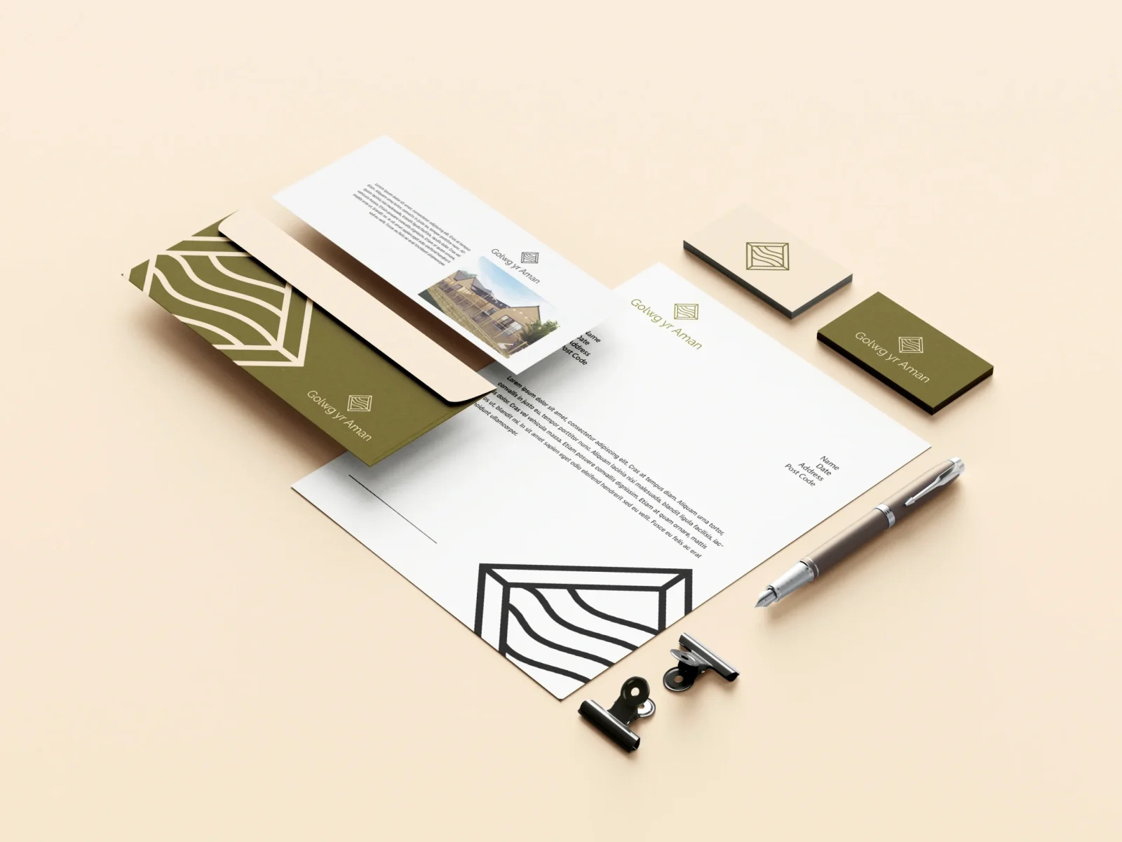 Creative | Creative Copy-of-Us_Business_Card_Mockup_3
