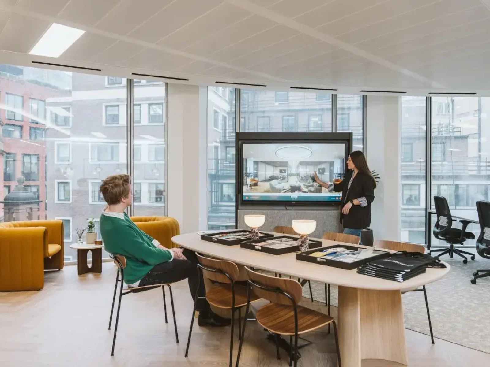 Do Digital Agency team collaborating on immersive marketing project